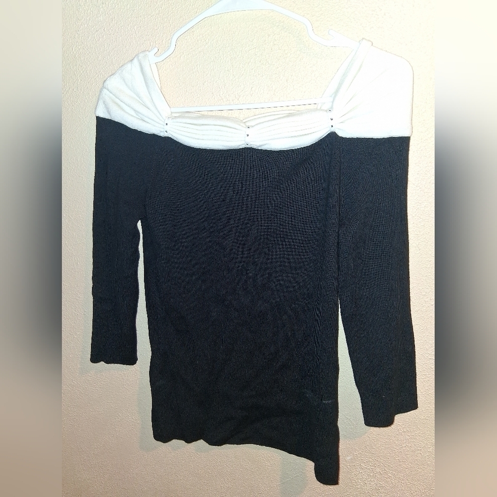 BCBGMAXAZRIA Black And White Classic Off The Shoulder Sweater S